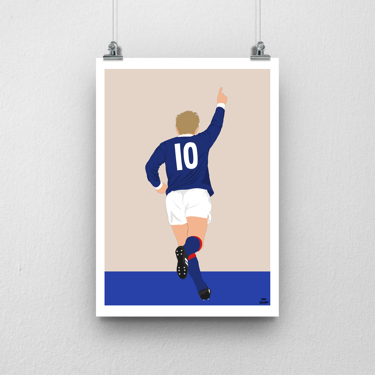 Denis Law running with one arm raised in Scotland’s navy number 10 shirt, illustrated with a beige background, blue base and white border.