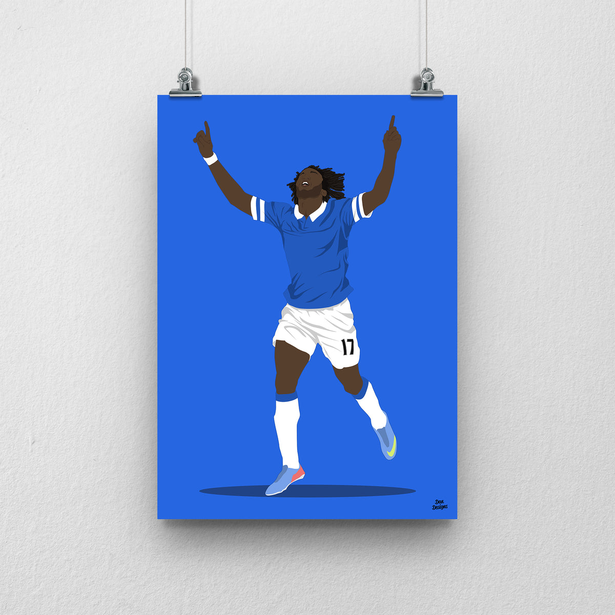 Romelu Lukaku Everton print, celebrating with both index fingers pointing upwards in the blue Everton kit, on a blue background.